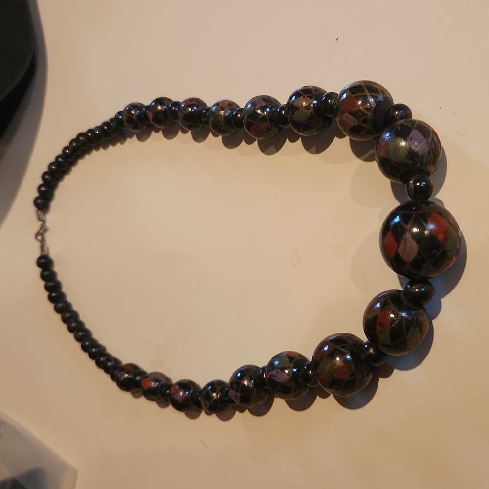 Stunning Argyle Pattern Graduated Bead Necklace